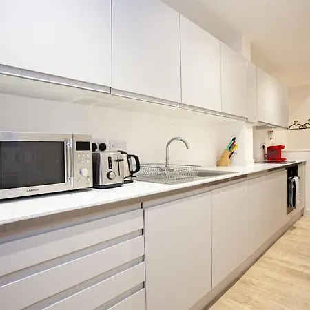 Super 2 Bed Apartment Close To Victoria Station Manchester Exterior photo