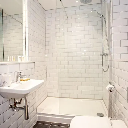 Super 2 Bed Apartment Close To Victoria Station Manchester Exterior photo