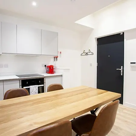 Super 2 Bed Apartment Close To Victoria Station Manchester Exterior photo