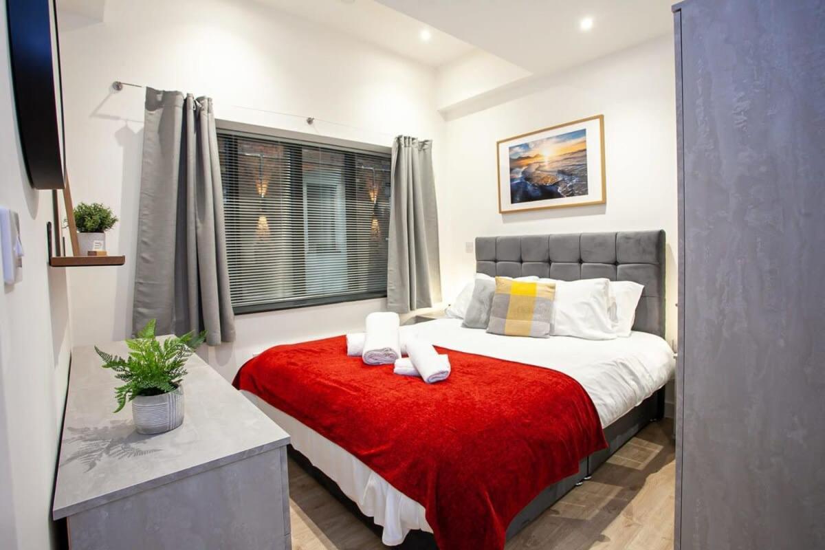 Super 2 Bed Close To Victoria Station Apartamento Mánchester
