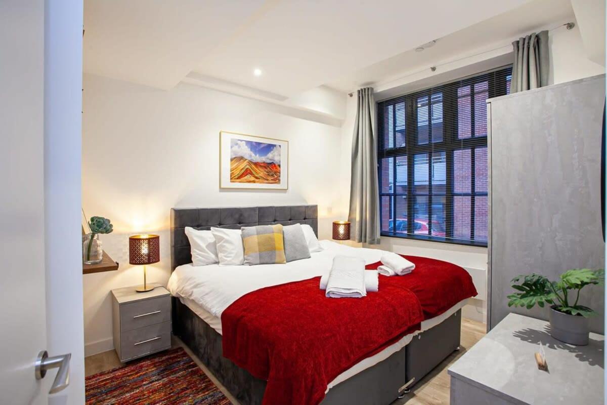 Super 2 Bed Close To Victoria Station Apartment Manchester